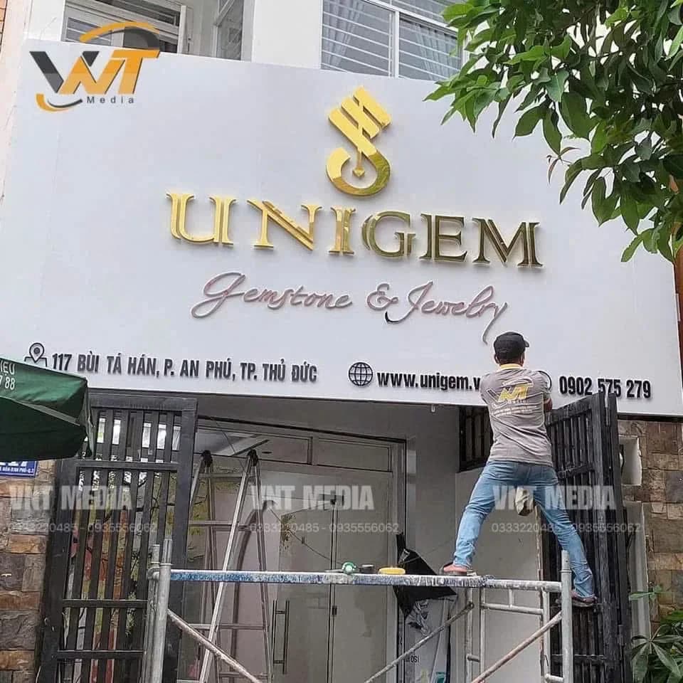 Hướng dẫn chọn chất liệu bảng hiệu phù hợp từng loại hình kinh doanh